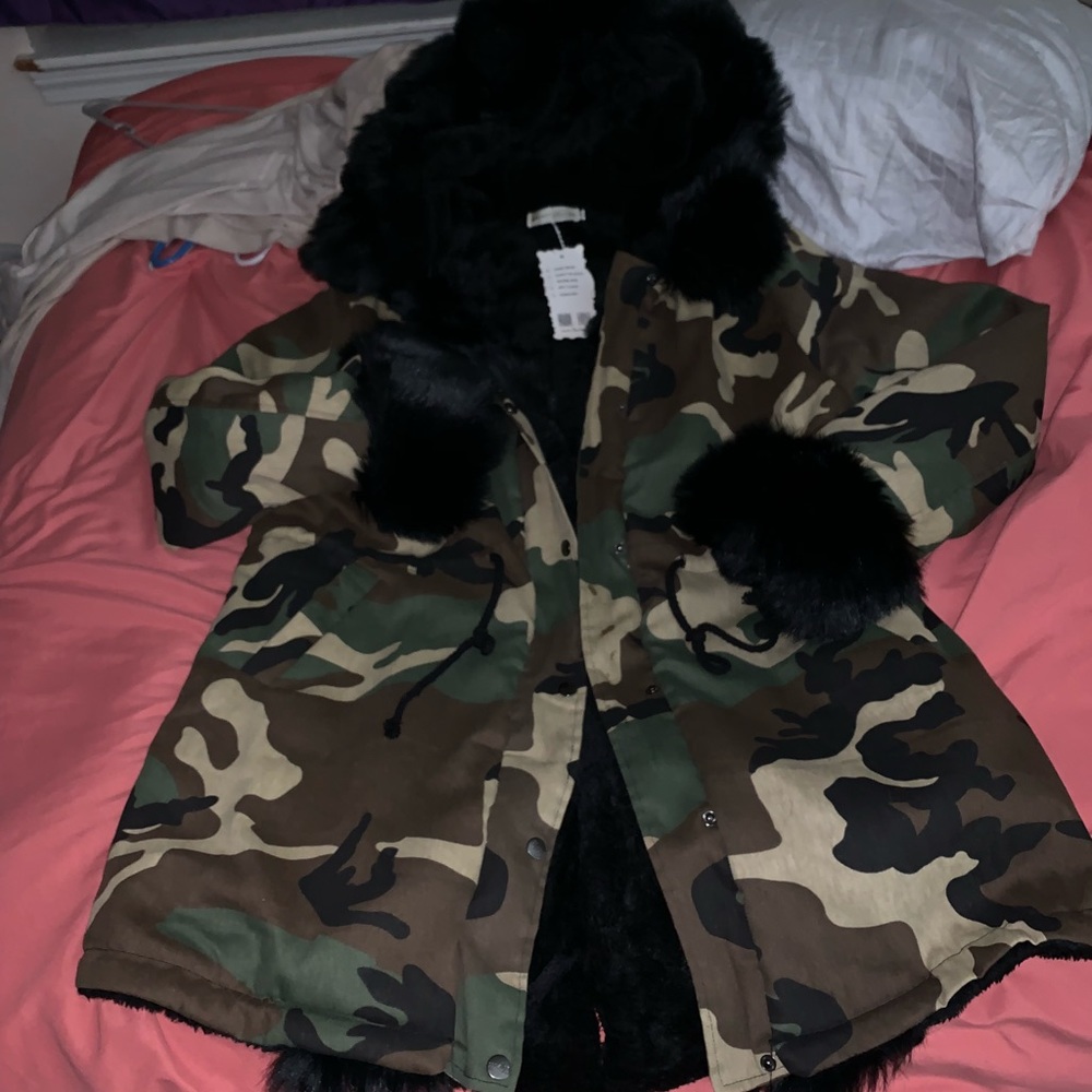 🖤🖤 Warm & Bougie 🖤🖤 black and camo fur coat